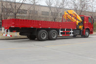 赤いSinotruk Howoクレーン トラック/XCMGクレーン6.3T 8T 10T 12T重い貨物トラック