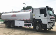 20000リットル6000ガロンのディーゼル油の運送者の燃料タンクのトラックのSinotruk Howoの白色