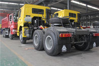 WD615エンジンおよびHW76タクシーが付いている黄色いSinotruk Howo 6x4のトラクターのトラック