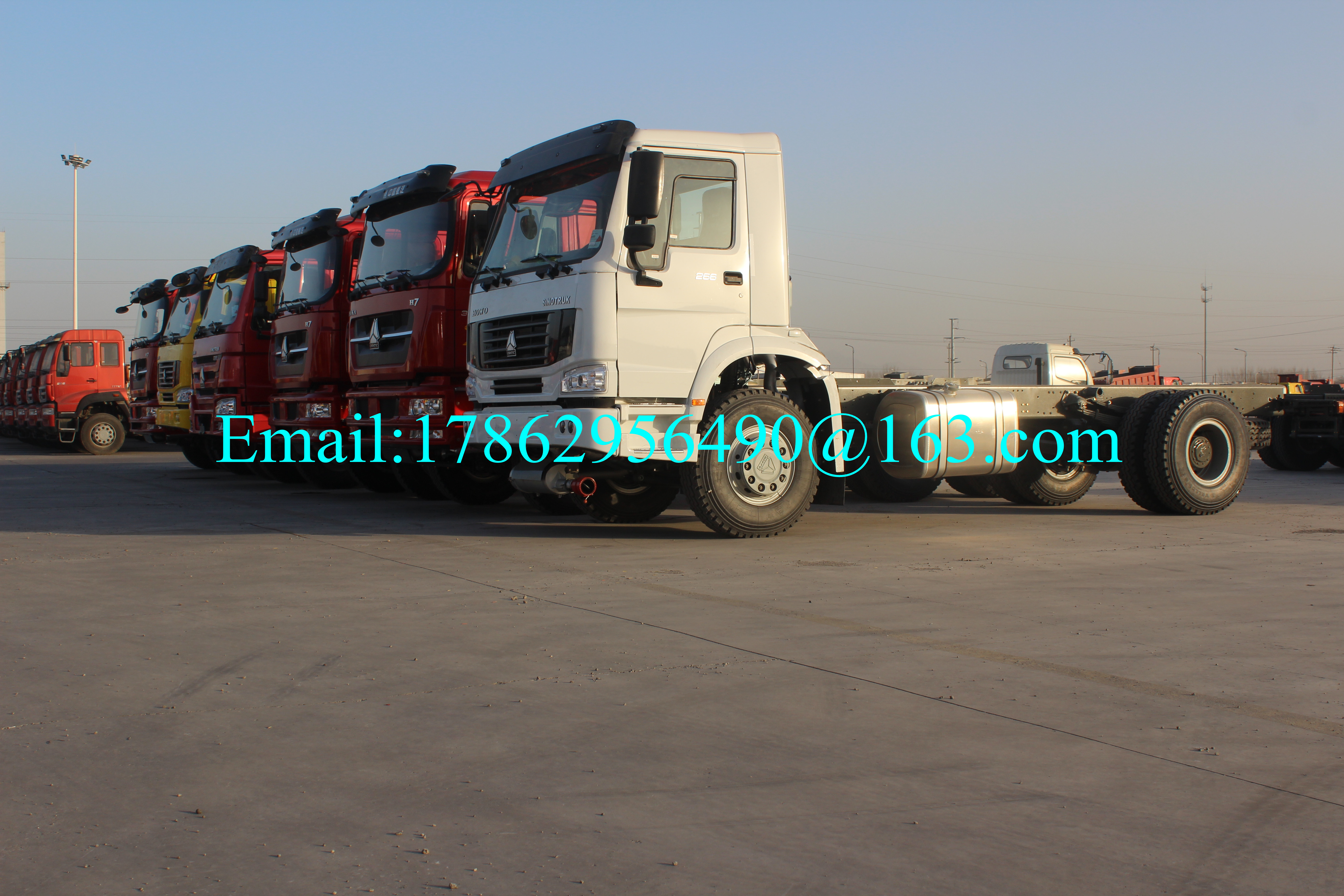 90km/H HOWO 4x2のトレーラー トラックのトラック9.726Lエンジン容量ZZ4181M3611W