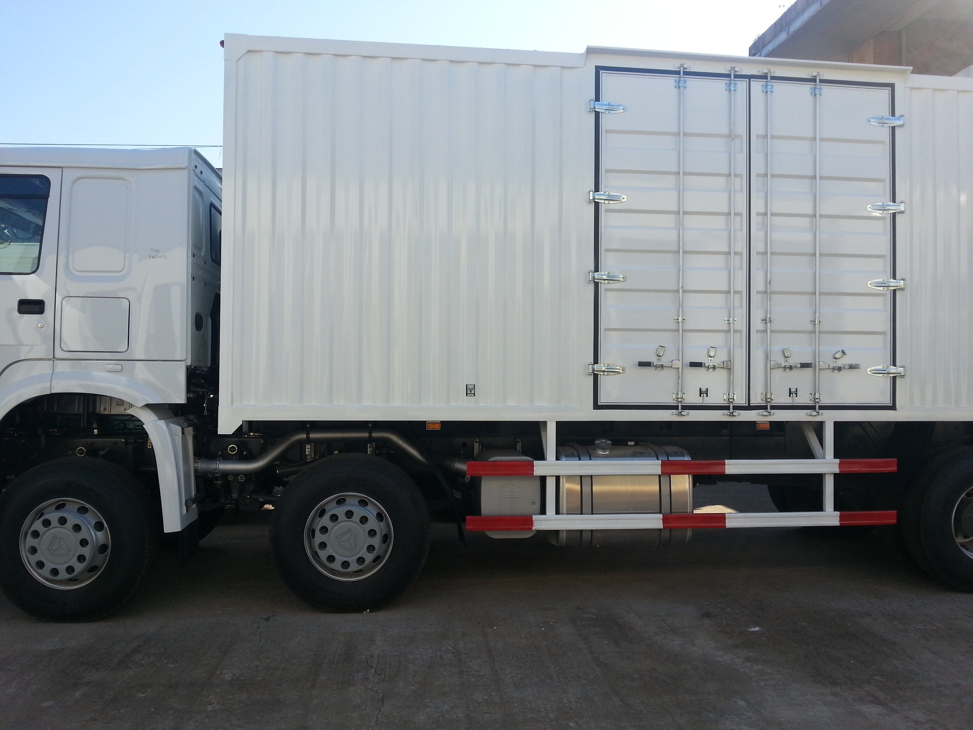 白41-50のトン容量の重い貨物トラックのディーゼル燃料のタイプ任意運転