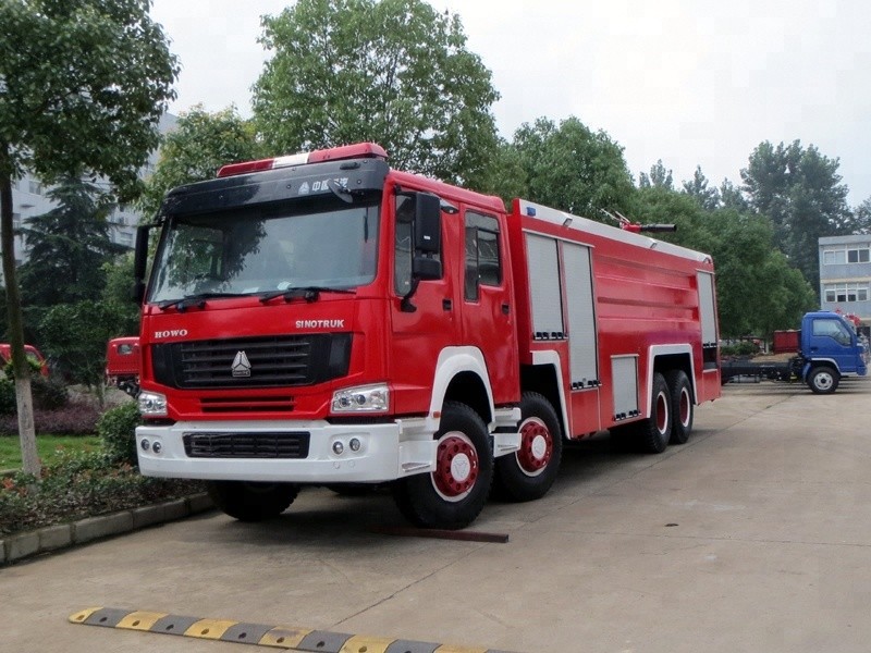 24台のトン8x4水泡の消防士のトラック、重い救助の普通消防車D10シリーズ エンジン