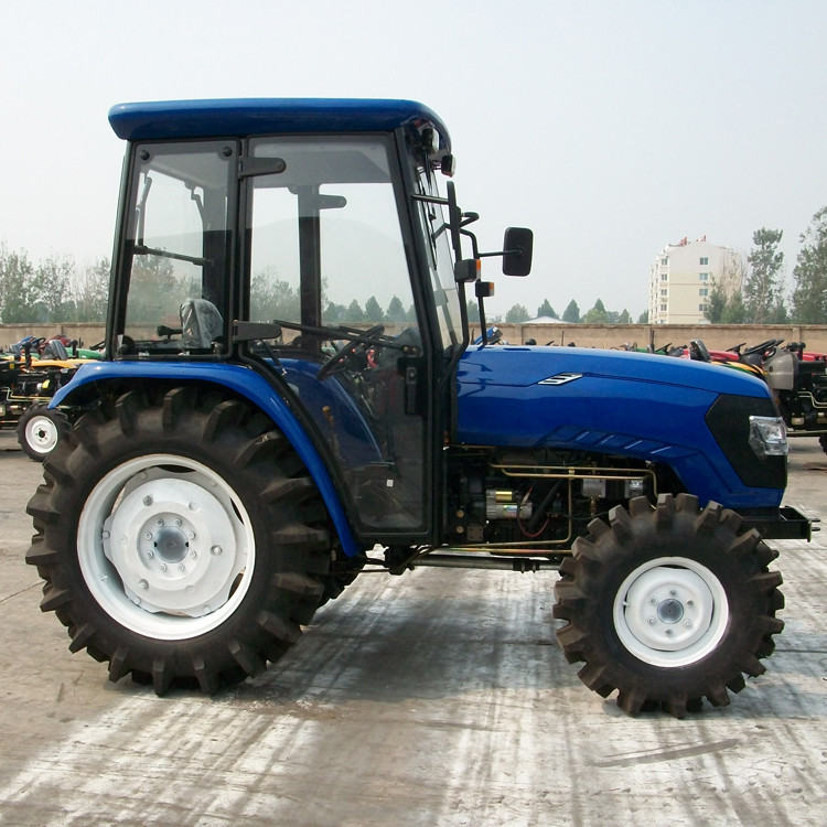 4×4はタイプ ディーゼル農場トラクター、55hp農場の小型農場トラクターOEMのブランドを動かしました