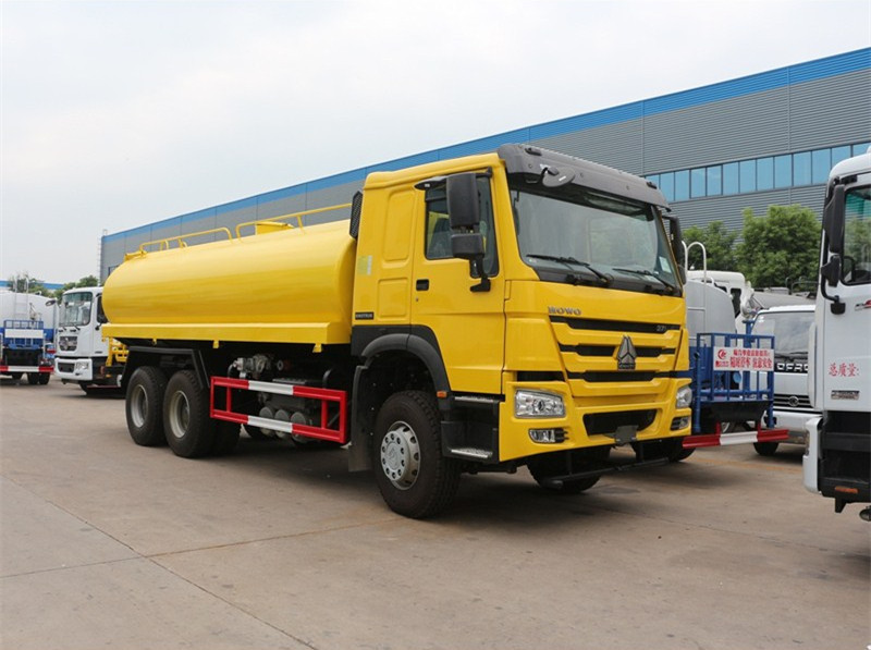 HW76の黄色い6x4 18m3のタンク車水スプリンクラーのトラックはタクシーを延ばします