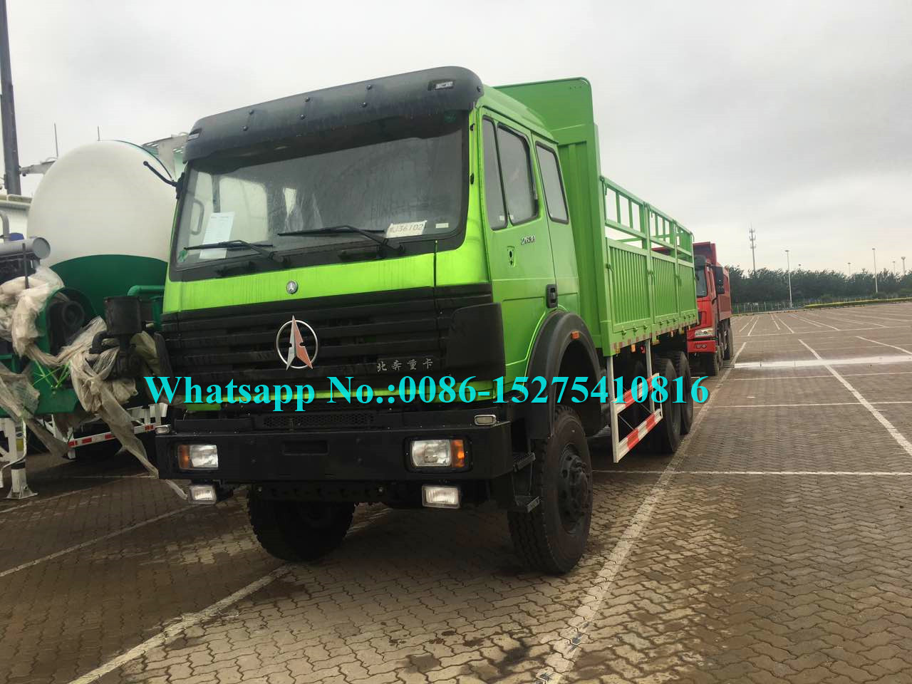 Weichaiエンジンを搭載する緑6x4 30トン380hpの重い貨物トラックの側面車