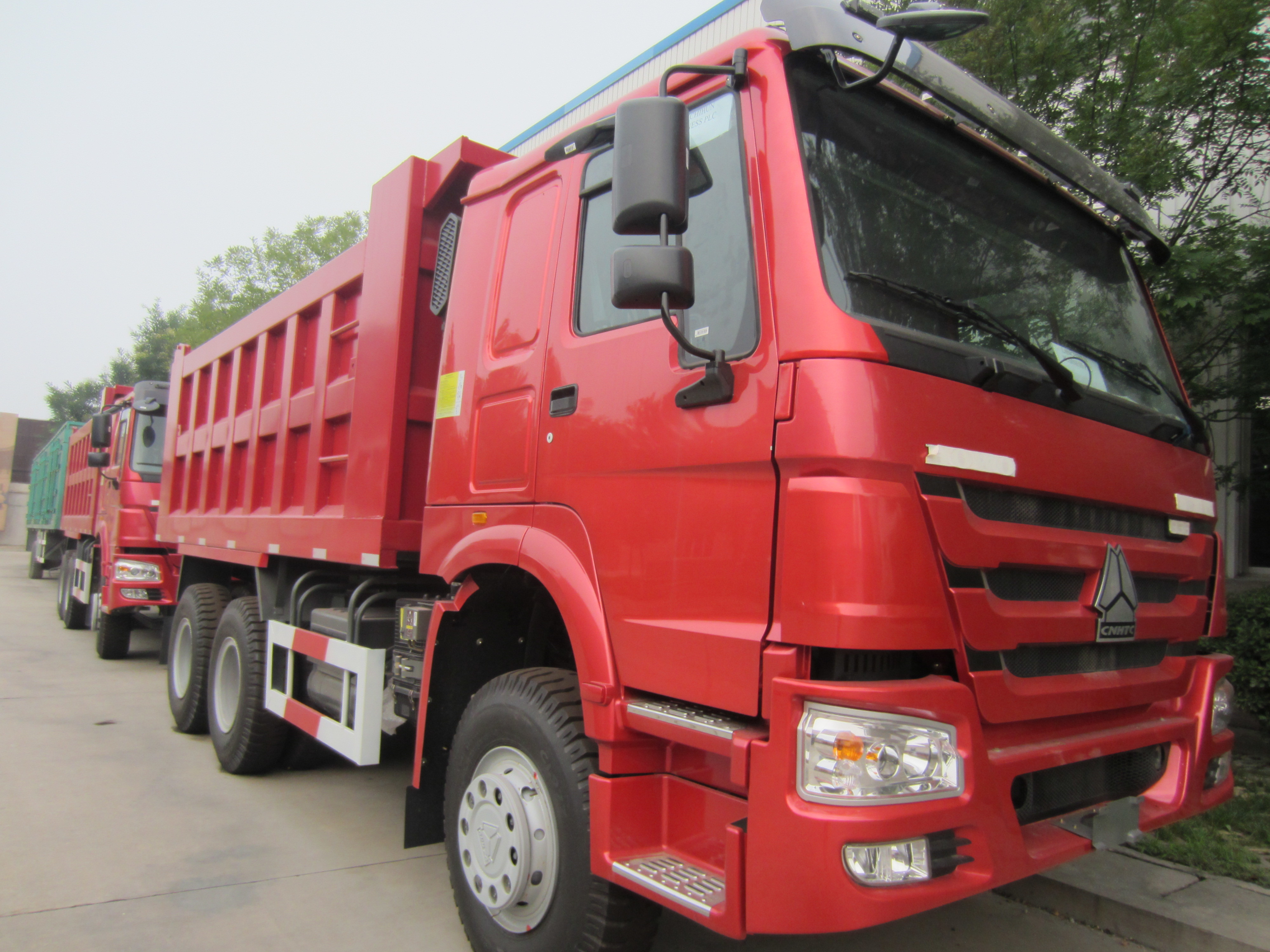 赤い色HOWO 371/336/290/266HP 6x4 10の荷車引きのダンプ トラック/ダンプ/ダンプカー トラック