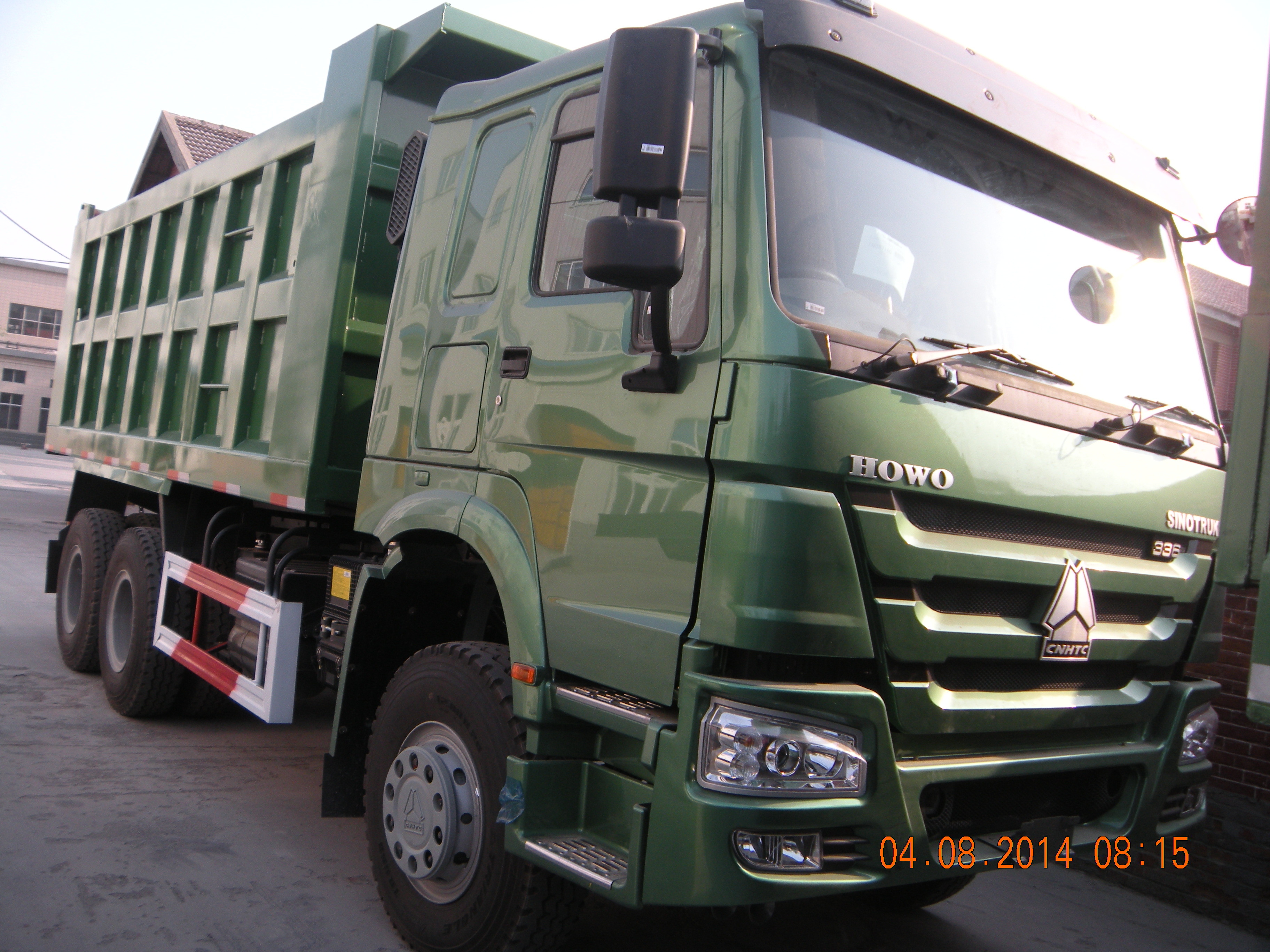 HOWOはダンプ トラック、6x4 ZZ3257N3847Aの採鉱で使用される堅いダンプカー トラックを緑化します
