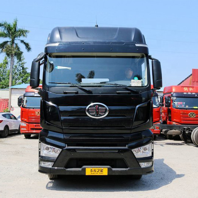 Xichai CA6DM3-50E5エンジンを搭載する6x4 500hpのトレーラー トラックのトラックおよび12R22.5は疲れます