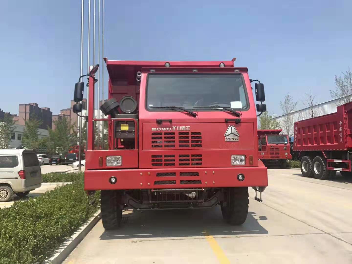 赤い色重い鉱山のダンプ トラック6*4/マニュアル トランスミッションのタイプ トラック30トンのダンプカー
