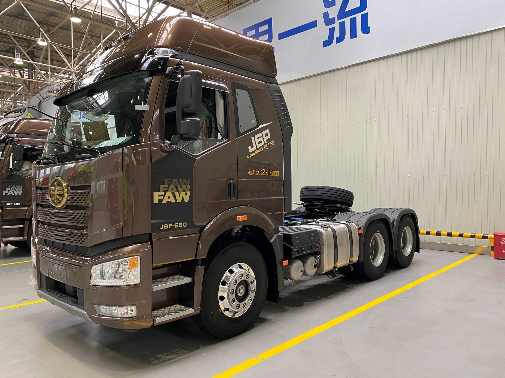 350HP FAW JH6 10は6x4トレーラー トラックのトラックCA4250P66K2Eを動かす