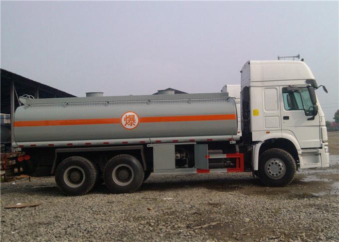オイルを運ぶための頑丈なHOWO 20000L 20cbm 6x4のタンク車