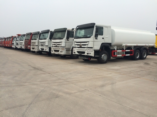 SINOTRUK HOWO 28000L RHD タンカー トラック 8x4 6x4 ドライブ 12 タイヤ