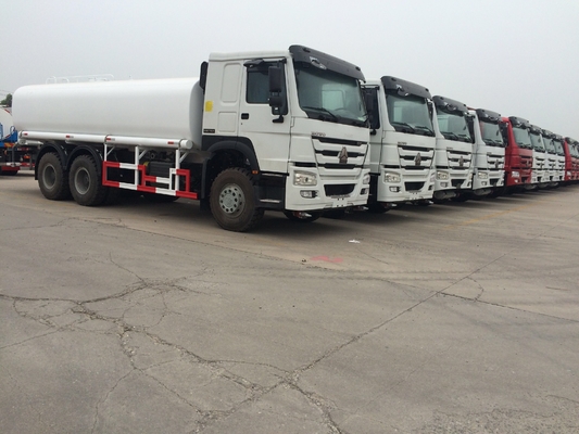 SINOTRUK HOWO 28000L RHD タンカー トラック 8x4 6x4 ドライブ 12 タイヤ