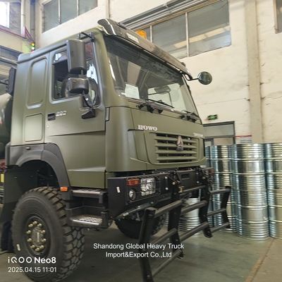 石油輸送 燃料タンク HOWO 低価格のタンカー トラックHOWO 4X4 燃料タンク トラック