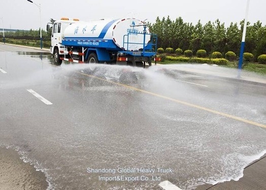 シノトルク 3000リットルの水タンカー 水輸送と道路清掃のためのスプリングラートラック