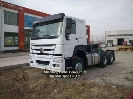 中国の有名なブランド Sinotruk HOWO 重型トラック HOWO 6*4 トラクタートラック 410 HP