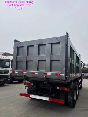 Sinotruk HOWO 25-30トンの積載容量 5600 × 2300 × 1500mmの貨物箱と400Lの燃料タンク