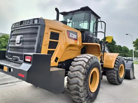 XCMG XC958 5 トンの車輪積載機 162kwの電力で重労働建設と採石場作業のために