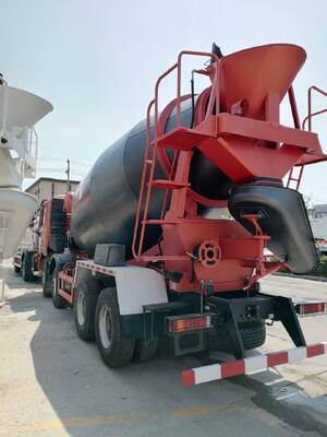 良い価格 Sinotruk HOWO 10cbm/6*4/建設混合/車両/7000リットル 移動セメント/コンクリートミキサートラック