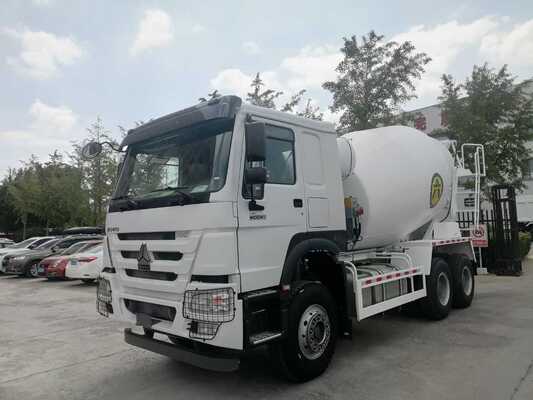 良い価格 Sinotruk HOWO 10cbm/6*4/建設混合/車両/7000リットル 移動セメント/コンクリートミキサートラック