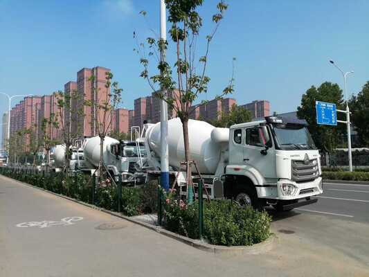12立方メートル容量 6x4駆動方式 ユーロ2排出基準の重機建設用コンクリートミキサー車