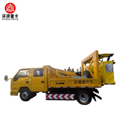 HOWO 4×2 クラッシュ クッション トラック、350 馬力の馬力とエネルギー吸収保護システムを備え、高速道路メンテナンスの安全性を実現