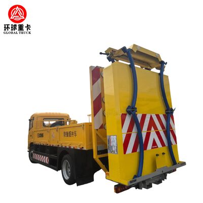 HOWO 4×2 ディーゼルエンジンのクラッシュクッション トラック,水力制御システムとモジュール式エネルギー吸収設計