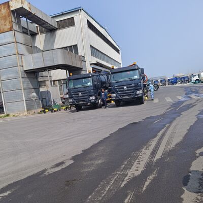 HOWO 15CBM 6*4 駆動車と水圧式転倒放出用消化水タンク清掃用の真空下水道排水トラック