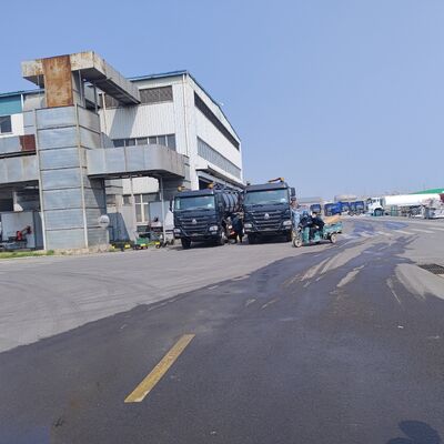 HOWO 15CBM 6*4駆動車とディーゼル燃料を搭載した真空下水道排泄物吸管トラック