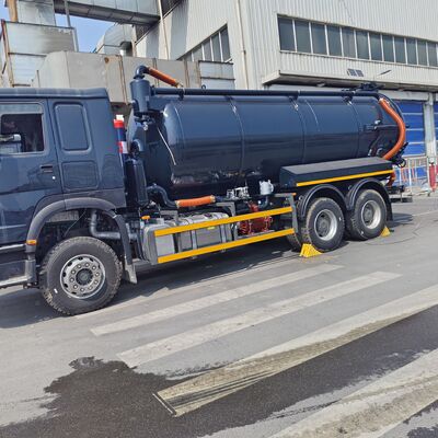 HOWO 15CBM 6*4駆動車とディーゼル燃料を搭載した真空下水道排泄物吸管トラック