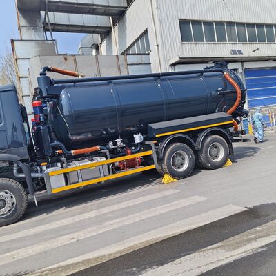 HOWO 15CBM 6*4駆動車とディーゼル燃料を搭載した真空下水道排泄物吸管トラック