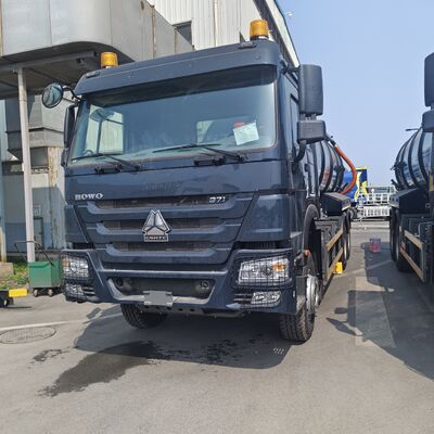 HOWO 15CBM 6*4駆動車と251-350hpのコンクリートタンク清掃のための真空下水道排水吸管トラック