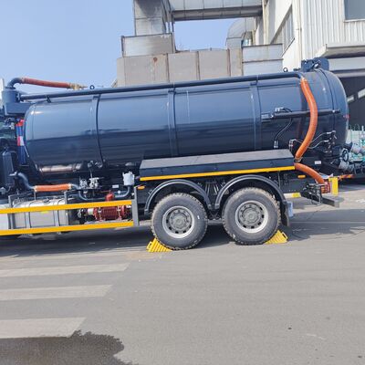 HOWO 15CBM 6*4駆動車と251-350hpのコンクリートタンク清掃のための真空下水道排水吸管トラック