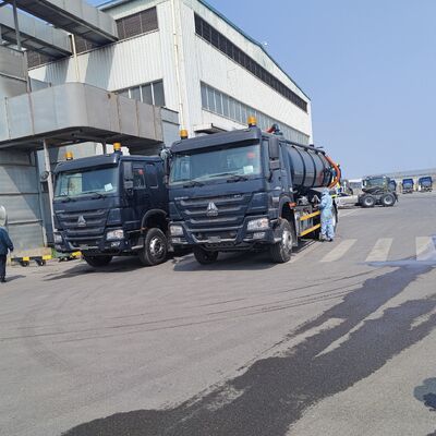 HOWO 15CBM 6×4駆動型およびセプティックタンク清掃のための水力転覆放出用真空下水道水を吸い込むトラック