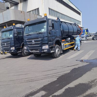 HOWO 15CBM 6*4駆動車とディーゼル燃料を搭載した真空下水道排泄物吸管トラック