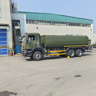 HOWO TX 6×4 水タンク トラック 20 トンのペイロード ユーロ 2 排放基準と > 16m 噴霧面 防塵および市政清掃