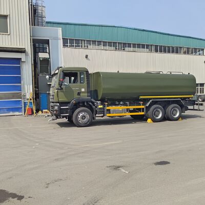 HOWO TX 6×4 水タンク トラック 20 トンのペイロード ユーロ 2 排放基準と > 16m 噴霧面 防塵および市政清掃