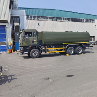 HOWO TX 6×4 水タンク トラック 20 トンのペイロード ユーロ 2 排放基準と > 16m 噴霧面 防塵および市政清掃