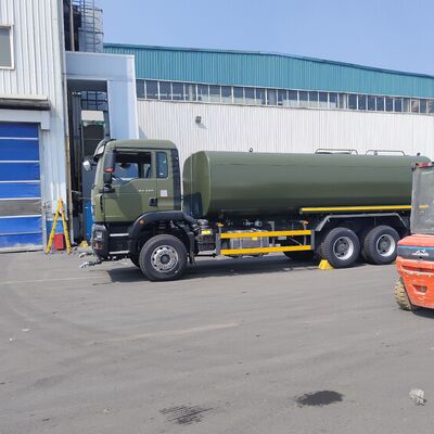 HOWO TX 6×4 給水タンク車 15 ～ 20 CBM 容量と防塵および灌漑用の高圧給水ポンプを搭載