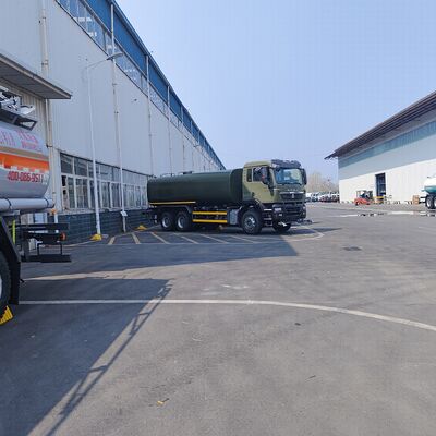 HOWO TX 6×4 水タンク トラック 道路の粉塵除去と市政清掃のための20トンの重荷
