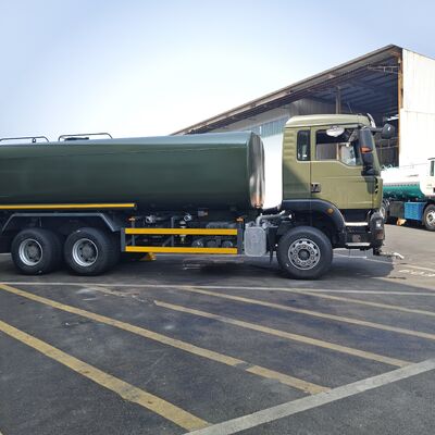 HOWO TX 6×4 給水タンク車、積載量 20T、道路粉塵制御用のユーロ 2 排出基準を搭載