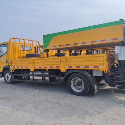 HOWO 4×2 ディーゼルエンジンのクラッシュクッション トラック,水力制御システムとモジュール式エネルギー吸収設計