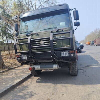 HOWO 6x6 Fuel Tank Truck with 6x6 All-Wheel Drive, 15,000L - 25,000L Capacity, and SINOTRUK Diesel Engine for Off-Road Fuel Transportation