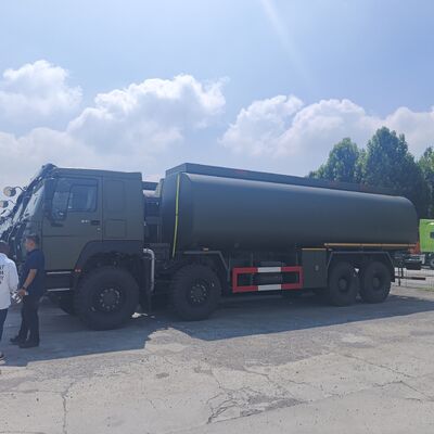 HOWO 8×8 4万Lの燃料タンク トラック 371HPのエンジンと 8×8の全輪駆動で重荷燃料輸送