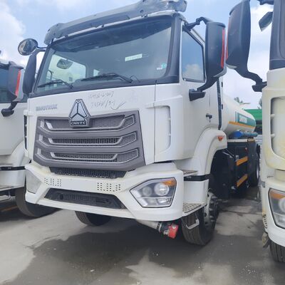 HOWO NX 6×4 CNG燃料タンク トラック 400HP エンジンと25,000Lの燃料配送容量