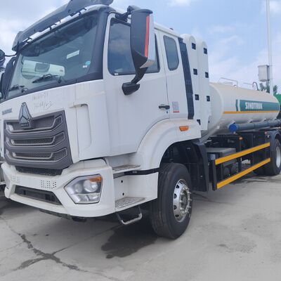 HOWO NX 6×4 CNG 燃料タンク トラック、400HP エンジンと 20T ペイロードを備え、ディーゼルおよびガソリン輸送用
