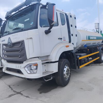 HOWO NX 6×4 CNG燃料タンク トラック 400HP エンジンと25,000Lの燃料配送容量