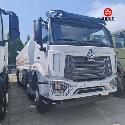 HOWO NX 8x4 30000L 燃料タンクローリー ザンビア鉱業および燃料流通用ヘビーデューティディーゼルボウザー