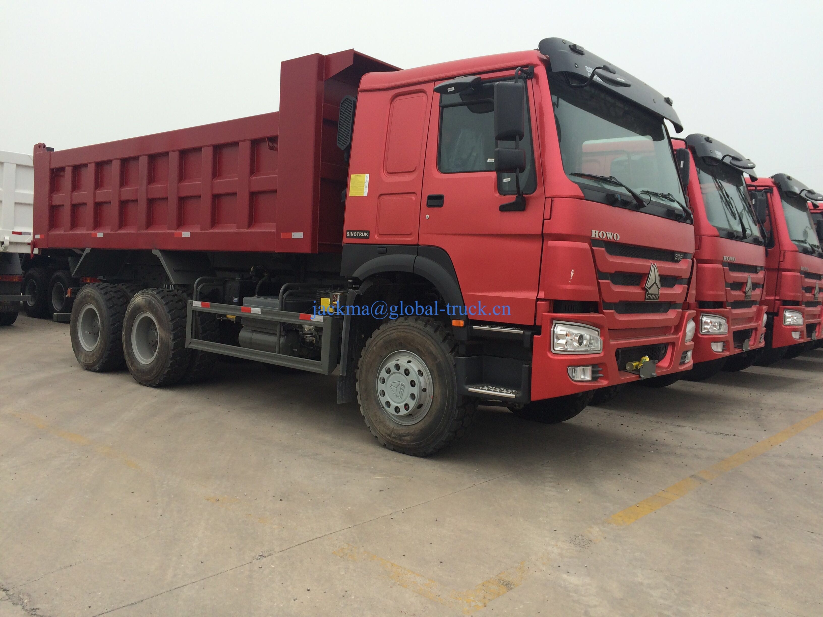 中古 6x4 ダンパートラック SINOTRUK HOWO 10 トンの車輪 中古ダンパートラック