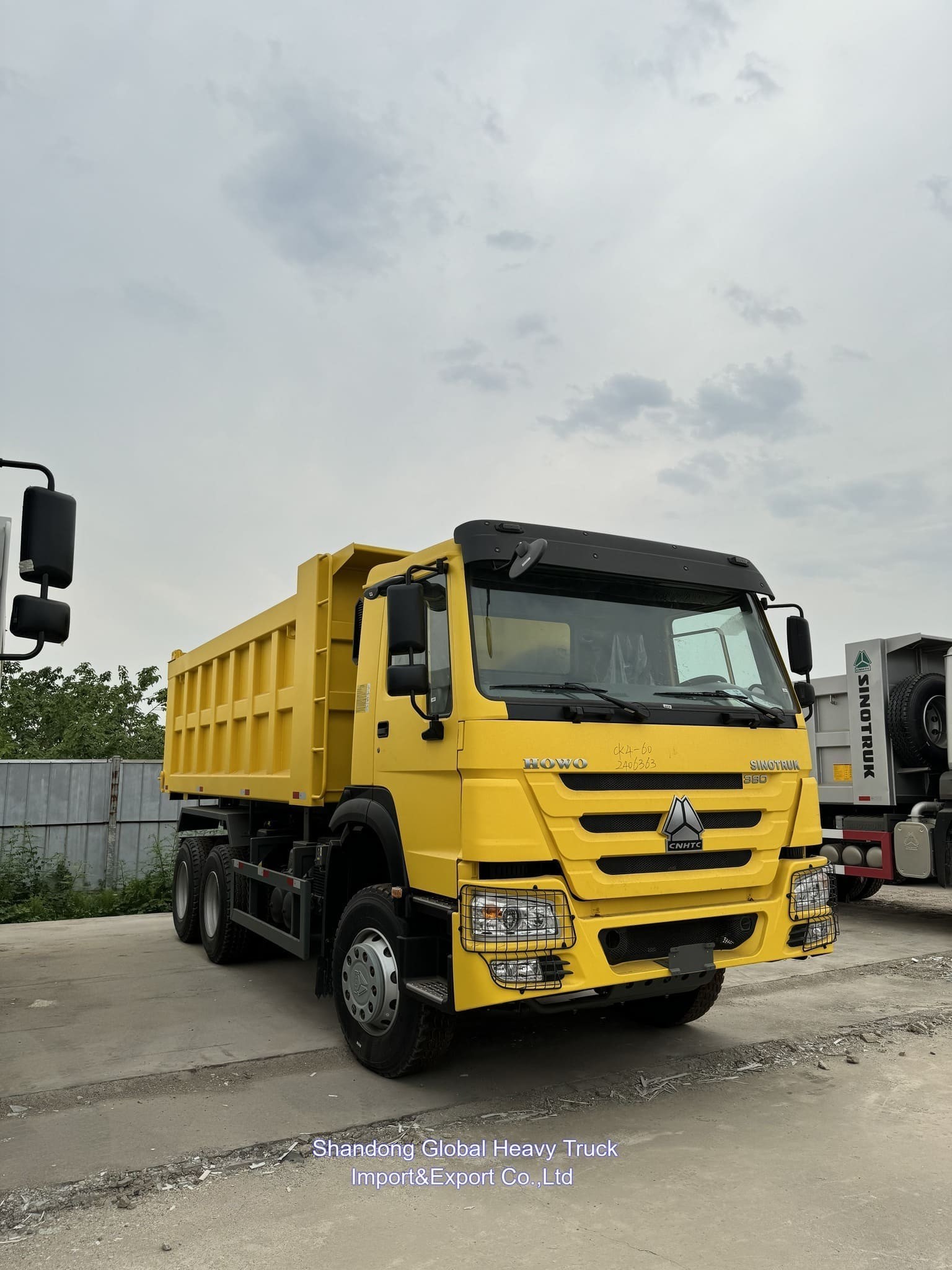 シノトラック HOWO 25t-100t 8*4 ディーゼル用 輸送用 配達用 トラック 12輪トラック